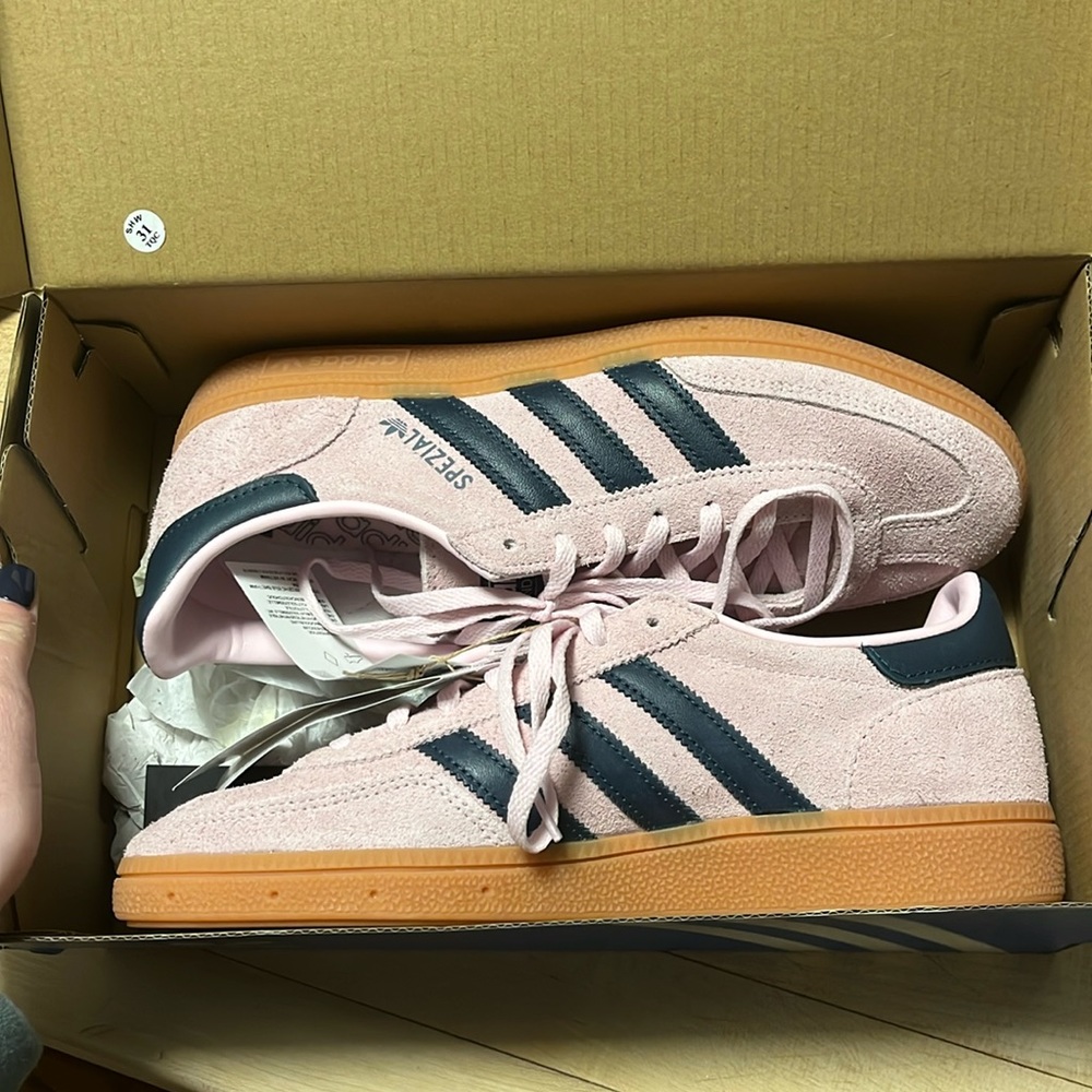 ⭐️Rare navy and pink sambas⭐️